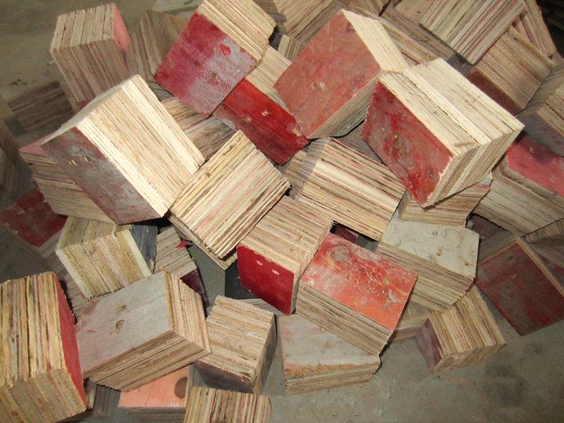 膠合闆腳墩 Plywood foot pier.jpg